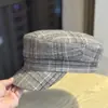 Chapéu Oitavado Simples Estilo Coreano para Mulheres, Boné de Aba Reta Versátil e Moderno, Novo Chapéu de Pintor Xadrez Pied-de-Poule Retrô para Primavera e Outono