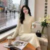 Vestido suéter de malha de gola alta outono e inverno coreano, doce e elegante para o trabalho, modelador, adequado como peça base, vestido longo acima do joelho
