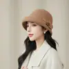 Gorro de lana para otoño e invierno para mujeres de mediana edad y mayores, con un diseño de sombrero tipo cubo estilo Hepburn francés, que ofrece calidez y un look sofisticado y vintage.
