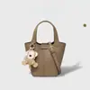 Bolsas Texturizadas de Design de Nicho para Mulheres no Atacado, Nova Bolsa Saco da Moda Outono/Inverno 2025, Bolsa de Ombro Versátil