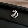 Exquisitos Pasadores de Oreja Cuadrados con Lazo de Circonita Estilo Coreano para Mujeres Sin Perforaciones, Pendientes de Nicho con un Toque de Lujo Ligero y Gama Alta, Elegantes Accesorios para Orejas