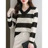 Moda Nueva Primavera 2025 Transfronteriza Estilo Coreano Rayas Hueco Cuello en V Tejido de Punto para Mujer Verano Cubierta de Punto Protector Solar