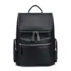 Mochila de Cuero Suave para Hombre de Nueva Moda 2025 Ligera para Compras Antirrobo Cruzada Pequeña Mochila de Viaje para Estudiante