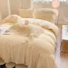 Conjunto de cama de inverno estilo francês, feminino: um conjunto de quatro peças com uma capa de edredom e lençol de flanela de coral, espessos e macios, proporcionando calor e conforto