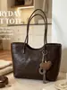 Bolso de Mano Retro de Alta Gama Transfronterizo para Mujer Otoño/Invierno 2026 Nuevo Gran Capacidad Moda para el Trabajo de Mano y Hombro