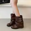 Populares botines de moda con diseño de doble hebilla, nuevos populares del otoño 2026, zapatos de cuero para mujer a la moda que aumentan la altura y estilizan