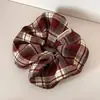 Goma para el pelo scrunchie de tela suave con estampado de cuadros marrones para mujer, estilo universitario de otoño e invierno, para moño grande, accesorio para el pelo, modelo nuevo