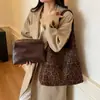 Bolsa Grande Estampa de Leopardo Feminina 2026 Novo Estilo Fashionável Retrô Bolsa de Ombro Único Bolsa Tote para Aula e Trajeto Estudantil Portátil