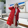 Ropa Exterior de Algodón Estilo Europeo y Americano con Capucha para Mujer Invierno Longitud Media Por Encima de la Rodilla Acolchada Ropa Exterior Tipo Pan 2025 Nuevo Estilo Coreano Ropa Exterior de Algodón Brillante