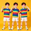 Fantasia infantil de performance listrada arco-íris conjunto de roupa de dança hip-hop cheerleading para atividades de jardim de infância e ensino fundamental conjunto de uniforme de aula moderno