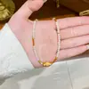 Moderna y Sencilla Cadena Retro para Clavícula con Perlas y Flor de Lirio del Valle con Goteo de Aceite para Mujer, Cadena de Perlas de Lujo Ligero de Nicho de Gama Alta