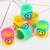 Anillo de arco iris educativo anillo de resorte aro mágico regalo de recompensa para jardín de infantes regalos pequeños regalo de cumpleaños para niños venta al por mayor