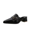 2026 Novas Mules Retrô de Bico Fino com Salto Médio Estilo Coreano com Rebites da Moda, Sandálias Casuais Femininas para Uso Externo
