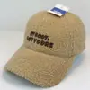 Nueva Gorra de Béisbol de Lana de Cordero Bordada con Letra Otoño e Invierno Engrosada Cálida Estilo Pareja Gorra de Pico Moda Coreana Versátil