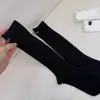 Meias de Cano Médio Ioulor Outono e Inverno Estilo Coreano com Logo de Letra Casuais Cor Pura Meias de Algodão Felpudo para Aeróbica Meias Zhuji Atacado