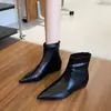 Botas de Couro Bico Fino Estilo Socialite Francês 2025 Novas Diárias Simples Aumentadoras de Altura Emagrecedoras Botas de Cano Curto