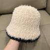 Sombrero de pescador tipo cubo cálido de felpa a contraste de color para mujer Corea del Sur invierno ins dulce celebridad de internet cubriendo la cara sombrero de cuenca adelgazante facial moderno