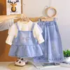 Conjunto de Ropa de Otoño para Niñas 2026 Nuevo Estilo Niños Primavera/Otoño Peto de Mezclilla Vestido Elegante de Manga Larga Conjunto de Tres Piezas Moderno