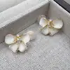 Brincos de Flor Branca para Mulheres, Estilo Francês, Luxo Leve, Brincos de Alta Qualidade, Novo Estilo Popular, Muito Bonitos, Lindos Brincos de Pétala