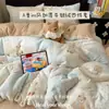 2026 Nueva Clase A Grado Madre e Hijo Estilo Ins Engrosado Otoño e Invierno Cálido Vellón de Leche Uso en Casa Estampado de Dibujos Animados Juego de Cuatro Piezas Dormitorio