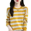 Novo top de tricô listrado com blocos de cor e gola redonda para outono e inverno, versão coreana elegante e moderna, modelagem solta, camada interna quente