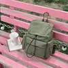 Mochila feminina leve, de grande capacidade, moderna e versátil, para viagens e deslocamentos, mochila de lona com cordão para passeios ao ar livre