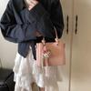 2026 Nova Bolsa de Balde de Mão com Design de Nicho para Mulheres, Bolsa de Ombro Fofa para o Dia a Dia, Bolsa Pequena Transversal Elegante e Simples