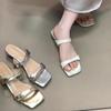 Sandalias Cuadradas Abiertas de Satén Estilo Francés 2026 Nuevo Estilo de Verano Sandalias Casuales de Cuña con Tira Única para Mujer