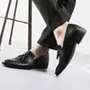 3701 Sapatos Masculinos Tecidos Transfronteiriços, Sapatos Masculinos, Mocassins de Tamanho Grande, Sapatos de Couro Preto com Padrão Tecido de Imitação de Trigo