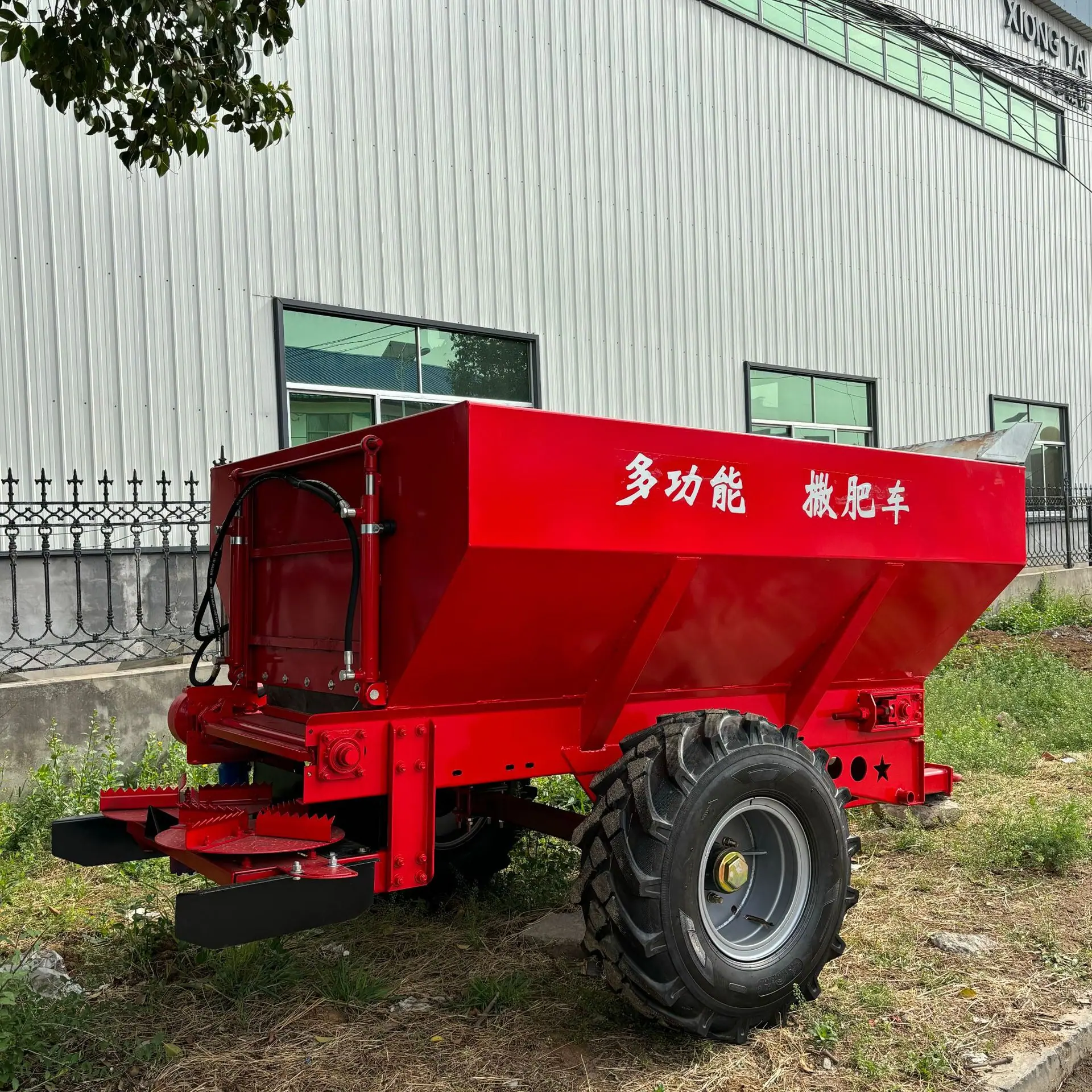 多功能撒肥车 1.jpg