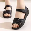 Sandalias de verano para mujer para uso en exteriores, de suela blanda, antideslizantes, con tacón de cuña, de suela plana, zapatos de trabajo para la playa, sandalias de madre de plástico con tacón medio
