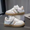 Tênis Infantil 2025 Primavera e Outono Novo Para Meninos Versátil Antiderrapante Respirável Sapatos de Lona para Estudantes Sapatos de Treino Alemães com Solado Macio para Crianças
