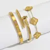 Conjunto de Pulseras de Acero Inoxidable Doradas Transfronterizas con Clavos Tachonados de Diamantes, Diseño de Cintura Delgada, Trébol de Cuatro Hojas, Pulseras Doradas, Lujo Ligero