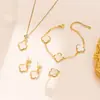 Elegante conjunto floral de cuatro piezas con incrustaciones de diamantes: collar, pulsera, aretes, anillo para mujer, bañado en oro de 18k, joyería popular europea y americana