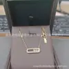 Colar Clássico Família Mei Três Diamantes Totalmente Cravejado para Mulheres, Corrente de Clavícula Ajustável Fashion Versátil de Ouro Rosa de Alto Padrão