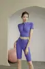 Novo Conjunto Fitness Vermelho 2026 Calça de Cinco Bolsos de Manga Curta Respirável Não Suor Emagrecimento Disfarçando Conjunto de Treino Pilates