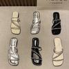 Novedad Primavera y Verano 2026 Chanclas Brillantes de Punta Cuadrada y Punta Abierta con Tacón Bajo Grueso para Mujer con Tiras de Pedrería Plateada