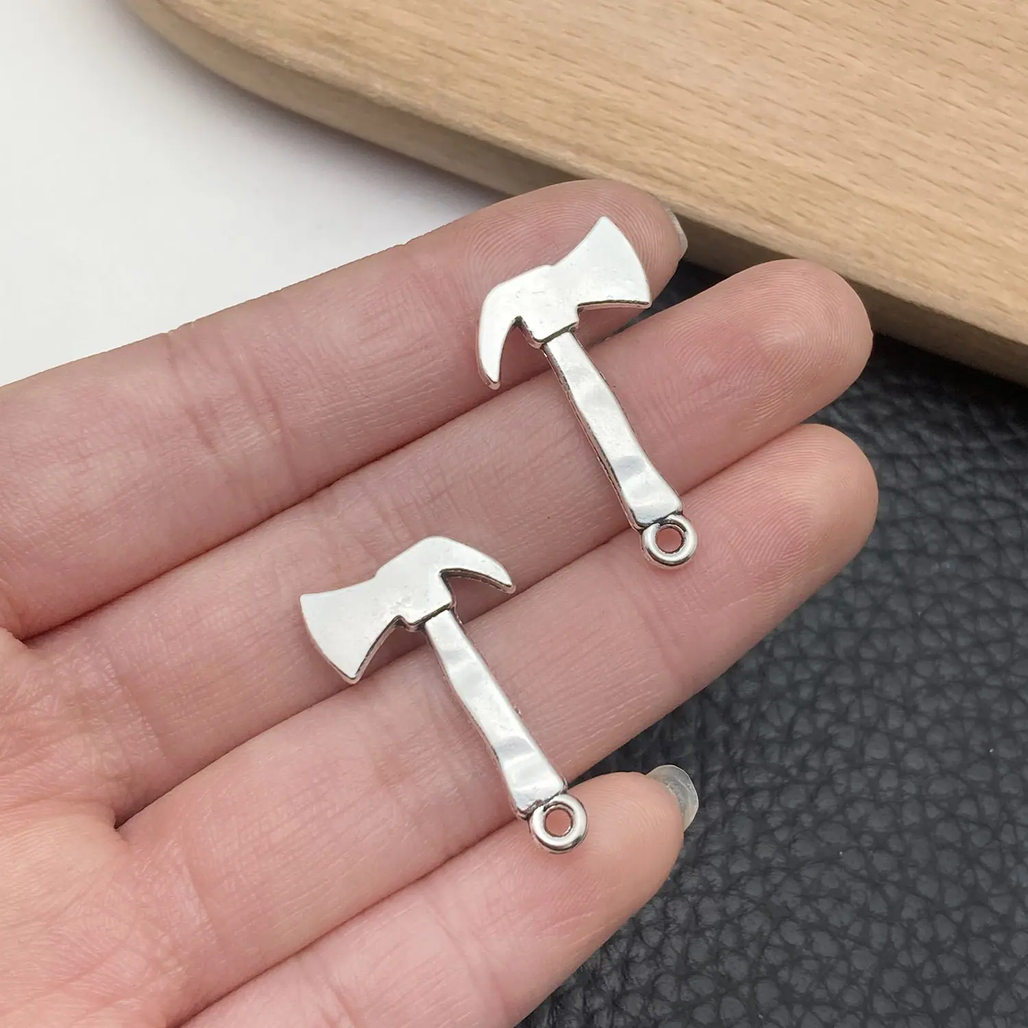8520-X-古银工具斧头16x26mm-锌合金-1.6g
