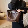 Bolso Retro de Alta Gama de Gran Capacidad para Mujer 2025 Nueva Moda Bolso para Viaje al Trabajo Bolso de Hombro Popular Bolso Tote de Color Contrastante