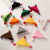 Mini gorro triangular de lana tejido de dibujos animados DIY hecho a mano para muñecas, accesorios de decoración, venta al por mayor