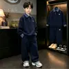 Conjunto de Roupas de Outono para Meninos 2026 Novo Estilo Primavera e Outono Casual Cool Estilo Coreano Moletom com Gola Polo Conjunto Elegante de Duas Peças