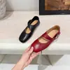 Sapatos femininos quadrados com fivela estilo fada, nova versão coreana do outono de 2026, mocassins rasos planos de sola macia para mulheres
