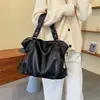 Bolsa feminina 2023 outono nova bolsa estilo coreano bolsa de mãe de meia-idade estilo ocidental bolsa de ombro simples bolsa mensageiro
