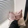 Bolso Pequeño Versátil para Mujer 2026 Nueva Moda Bolso Cubo de Cuero Suave Simple Bolso Cruzado de Moda para Verano Venta al por Mayor