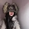 Versión Correcta Gorra de Béisbol con Orejeras Bordado de Letras de Felpa Estilo Yixing Dongdaemun Coreano Gorro Lei Feng