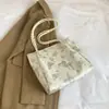 2026 Novo Design Fashionável Bolsa Tote de Ombro Único Estilosa Estampada Vintage Cor Contrastante Borboleta Texturizada Sob o Braço
