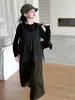 Nuevo conjunto de tres piezas de punto estilo coreano para otoño e invierno: top básico y pantalones acortados de pana - un conjunto versátil con pantalones de pierna ancha para un look moderno