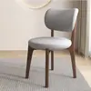 Cadeira de jantar em madeira maciça estilo nórdico italiano, para uso doméstico, cadeira com encosto acolchoado macio de luxo leve, mesa e cadeira de sala de jantar modernas minimalistas, cadeira para apartamento pequeno