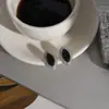 Pendientes Vintage de Esmalte Negro con un Toque de Lujo de Nicho, Pendientes de Acero Inoxidable, Accesorios para Orejas de Lujo Ligero, Joyería Transfronteriza de Acero de Titanio