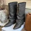 Botas longas femininas Chuyuji retrô com bico fino e tachas, novo estilo europeu e americano 2026 outono e inverno, botas de salto bloco versáteis e que afinam a silhueta.
